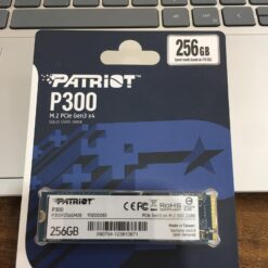 Ổ cứng SSD 256G Patriot P300 M.2 NVMe PCIe Gen3x4 Với xu thế nâng cấp ổ cứng cho các thiết bị như máy tính để bàn, máy tính xác tay từ HDD qua SSD các hãng sản xuất cũng liên tục cập nhật cho mình các dải sản phẩm mới với đa dạng chủng loại về bộ nhớ cũng như bổ sung thêm các tính năng sử dụng vượt trội phù hợp với thói quen và hành vi của người tiêu dùng. THÔNG SỐ KỸ THUẬT Dung lượng: 256GB M.2 PCIe Gen 3 x4 Tốc độ đọc ngẫu nhiên 4K: lên đến 290K IOPs Tốc độ ghi ngẫu nhiên 4K : lên đến 260K IOPs Tốc độ đọc tuần tự (ATTO): lên đến 1700MB/ Tốc độ ghi tuần tự (ATTO): lên đến 1100MB/s Hỗ trợ hệ điều hành: Windows 7*/8.0*/8.1/10 ĐẶC TÍNH SẢN PHẨM Sử dụng chip điều khiển PCIe 3 x 4 thế hệ mới nhất Định dạng: 2280 M.2 PCIe Gen3 x 4, NVMe 1.3 Công nghệ HMB Công nghệ NANDXtend ECC Điều kiện hoạt động: 0 ~ 70°C Mức tiêu thụ điện: full tải: 2.07W chạy không tải: 0.37W TBW: 40TB